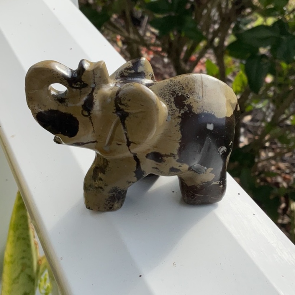 PICTURE JASPER HAND CARVED ELEPHANT, 160g